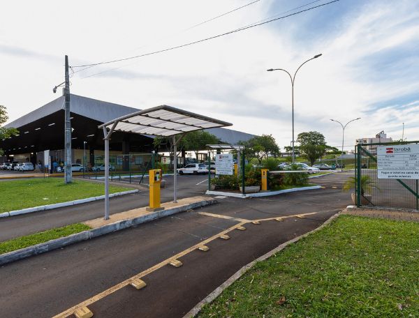 Estacionamento Tarobá